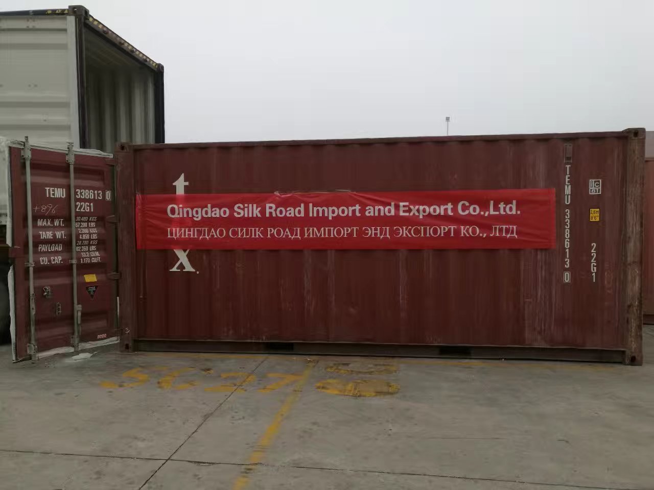 Loading container